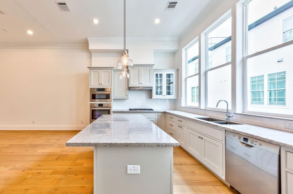 6024 Kansas St, Houston TX  77007-0010 exterior