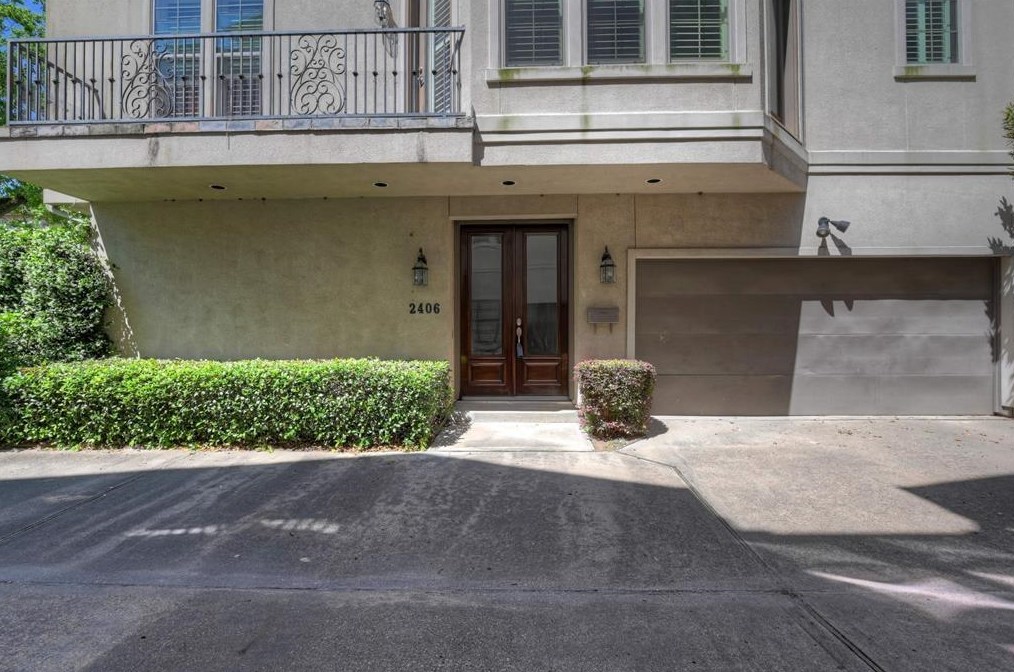 2406 Wroxton Rd, Houston TX  77005-1436 exterior