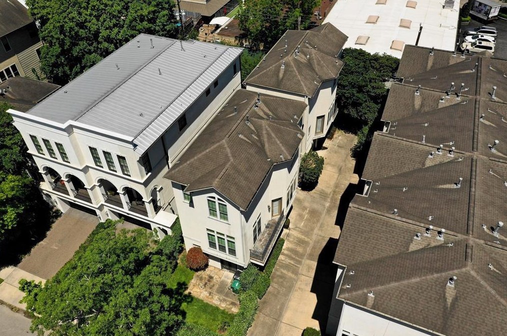 2406 Wroxton Rd, Houston TX  77005-1436 exterior