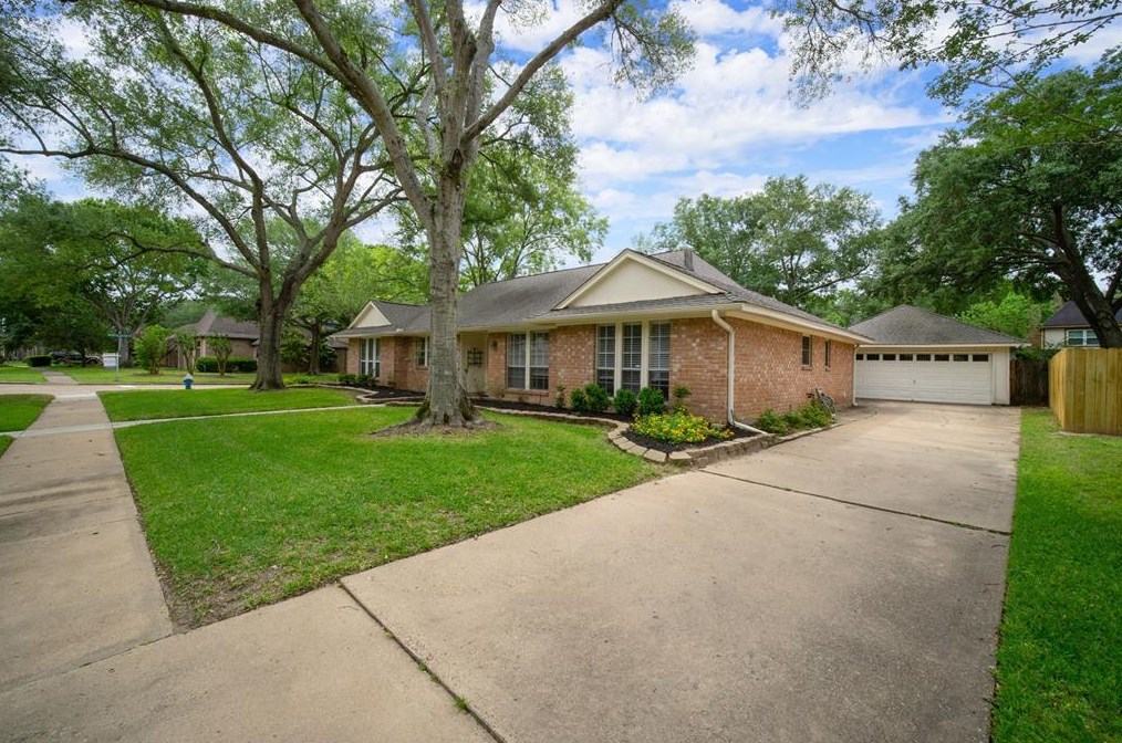 18103 Oakhampton Dr, Houston, TX 77084-3235