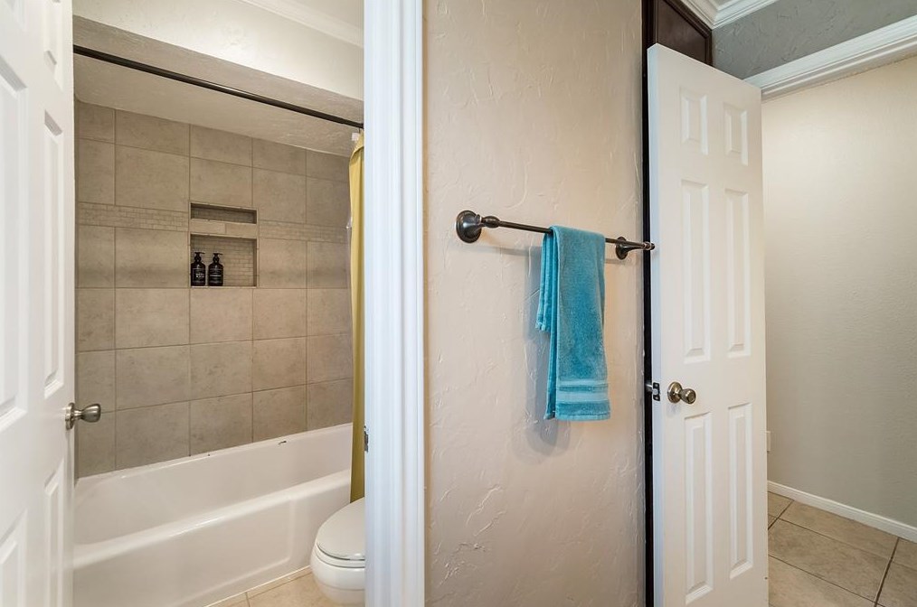 18103 Oakhampton Dr, Houston TX  77084-3260 exterior