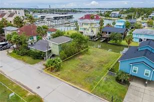 1014 Aspen Rd, Clear Lake Shores, TX 77565 - Photo 1