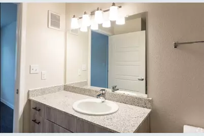 2401 E Oltorf St, Austin, TX 78741 - Photo 10