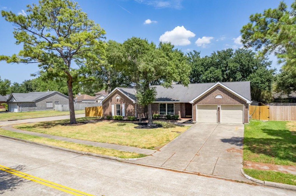 151 Wickhamford Way, Houston, TX 77015-1639