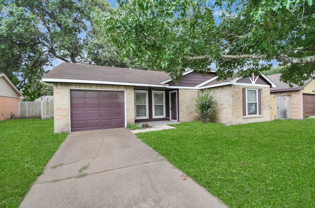 3002 Helmsley Dr, Pearland, TX 77584