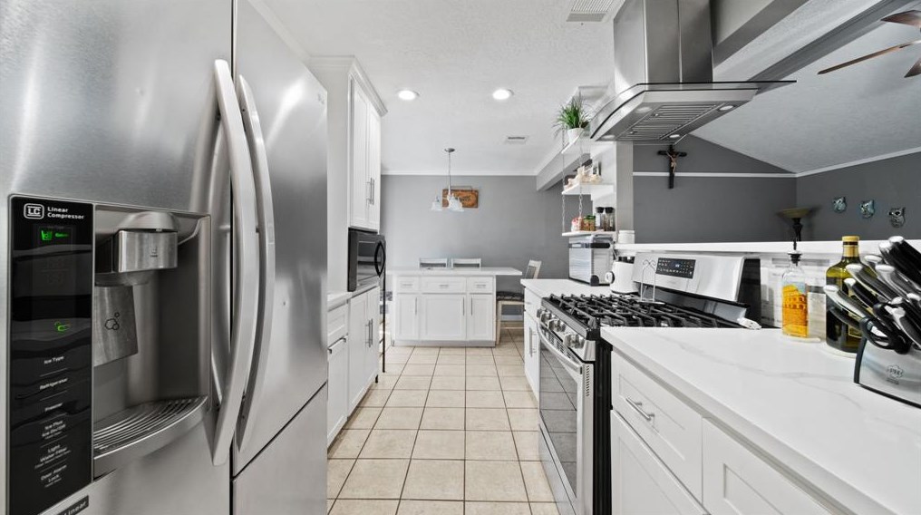 667 Overbluff St, Channelview, TX 77530