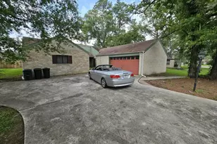 711 N Hyannis Port St, Crosby, TX 77532 - Photo 1