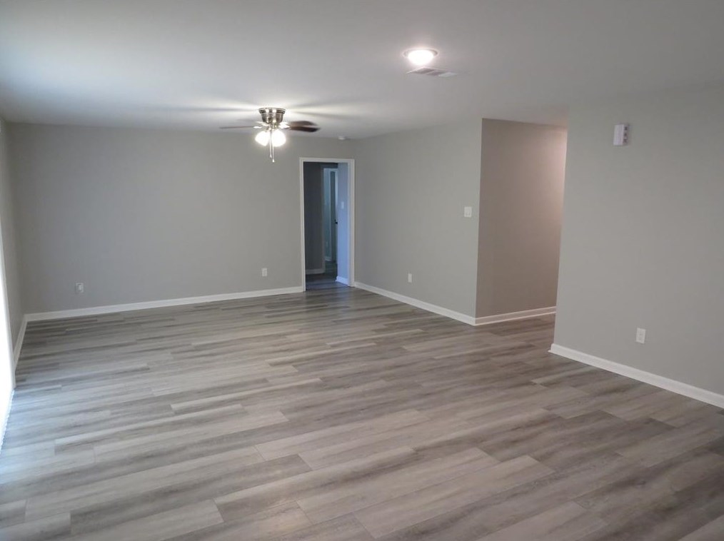 1210 E Princeton Ln, Deer Park, TX 77536