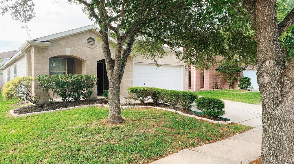 4130 Landshire Bend Dr, Houston, TX 77048