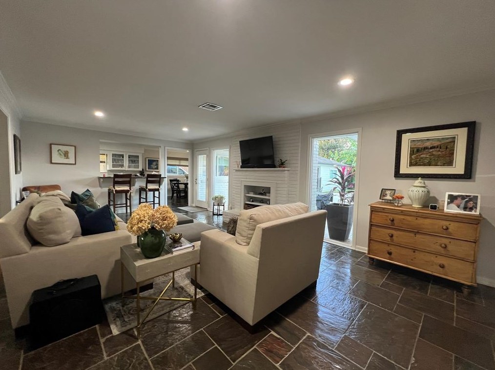 4326 Briarbend Dr, Houston TX  77035-5002 exterior