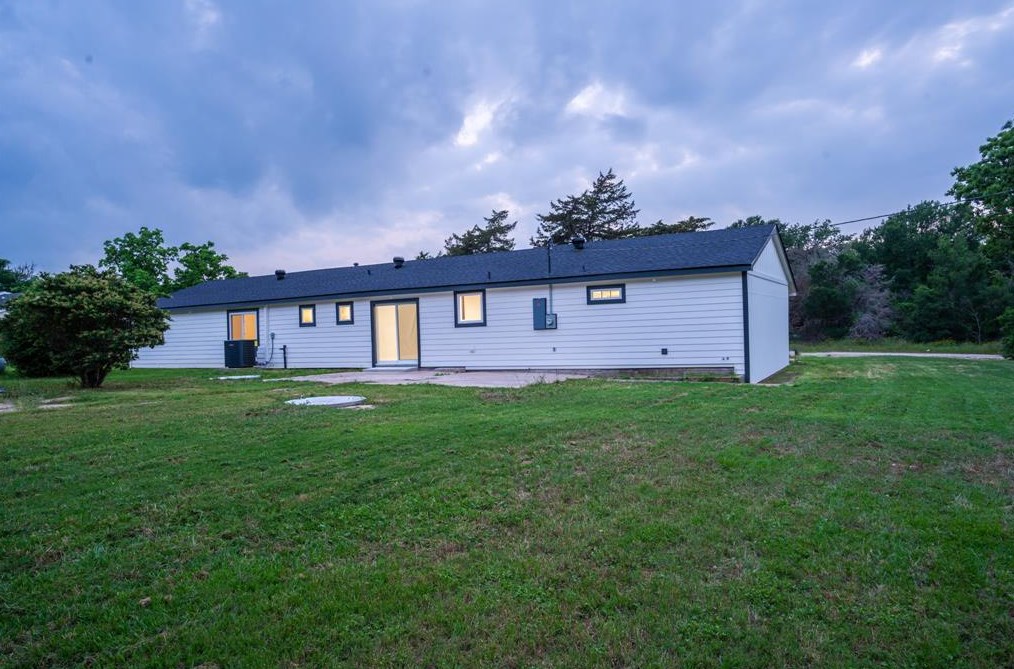 8475 Tass Ln, Brenham, TX 77833