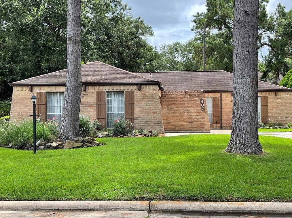 407 Enchanted Trail Dr, Spring TX  77388-8925 exterior