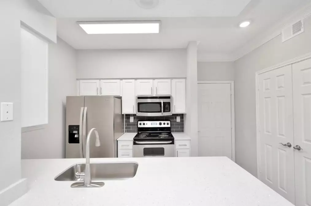 2300 Mccue Rd #404, Houston, TX 77056
