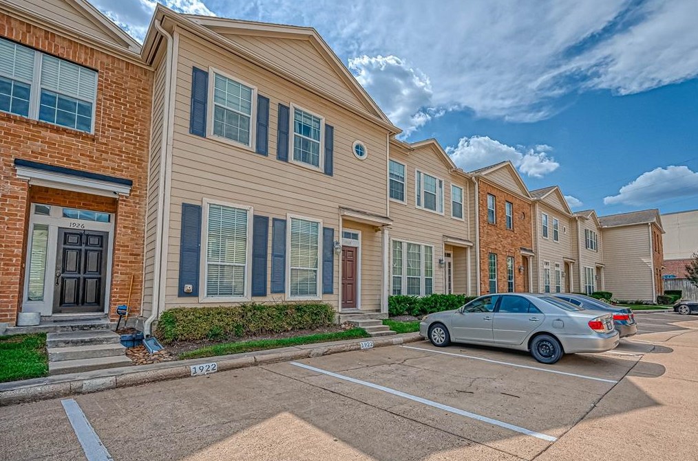1922 Gentryside Dr, Houston TX  77077-5556 exterior