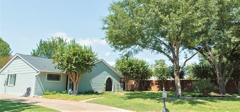 2835 Bernadette Ln, Houston, TX 77043-1802