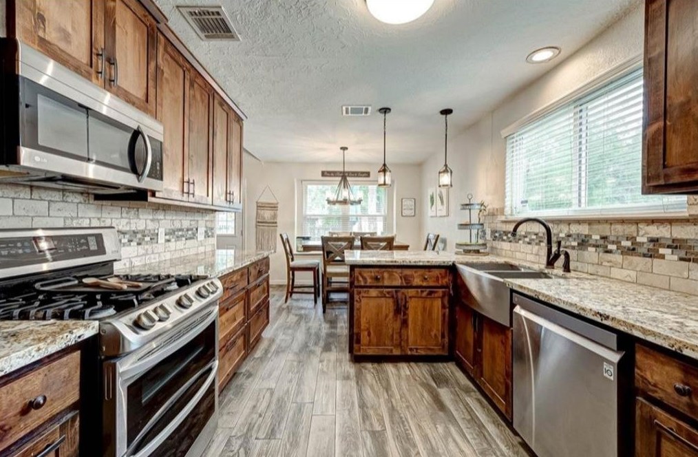 11203 Camphorwood Dr, Houston, TX 77089