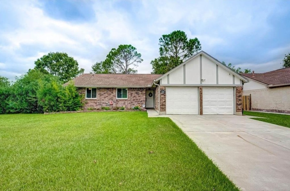 11203 Camphorwood Dr, Houston TX  77089-5335 exterior