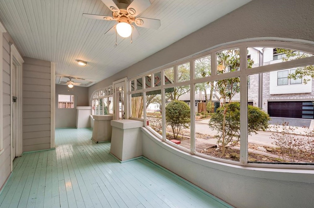 1128 Pierce St, Houston TX  77019-4136 exterior