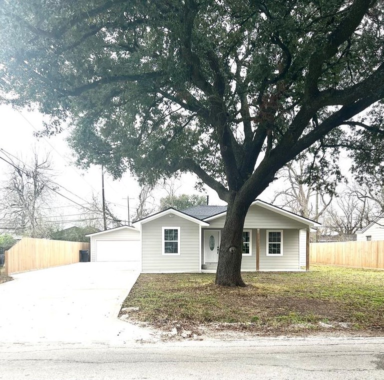 7434 Santa Fe Dr, Houston, TX 77061-1516