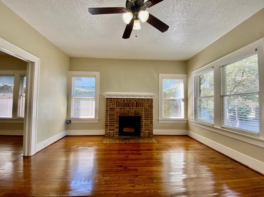 2039 Main St, Houston TX  77009-8000 exterior