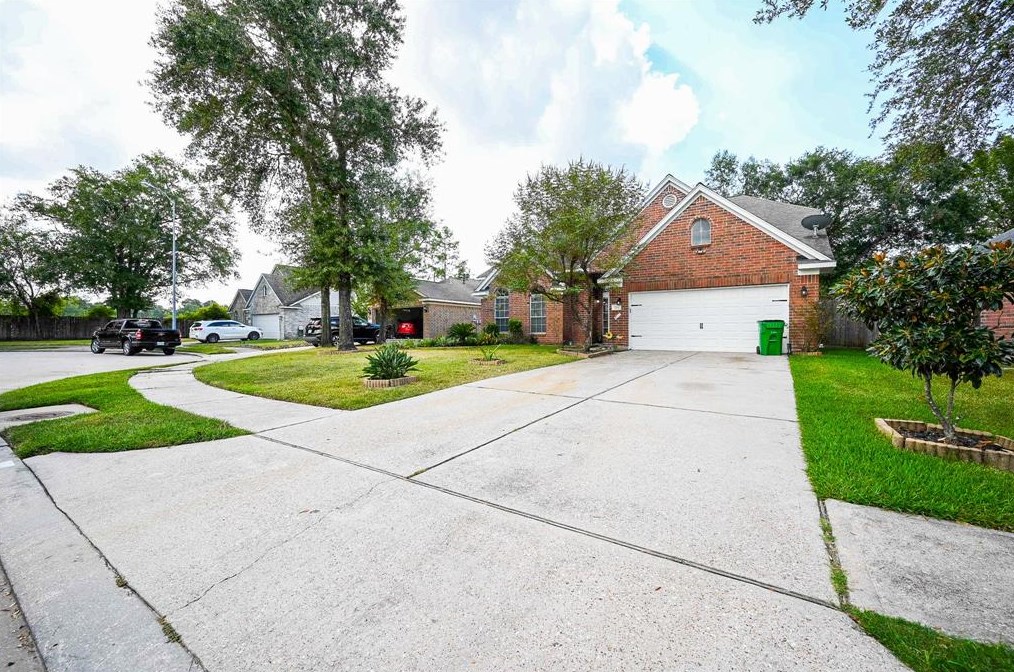711 Far Pines Dr, Spring, TX 77373