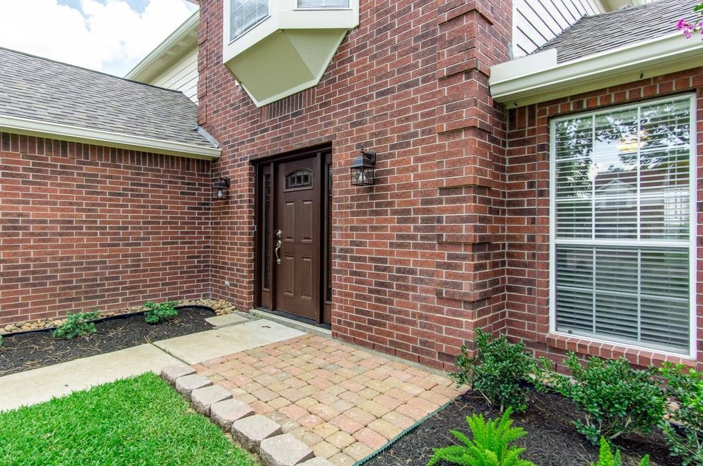 15318 Chestnut Falls Dr, Cypress TX  77433-5620 exterior