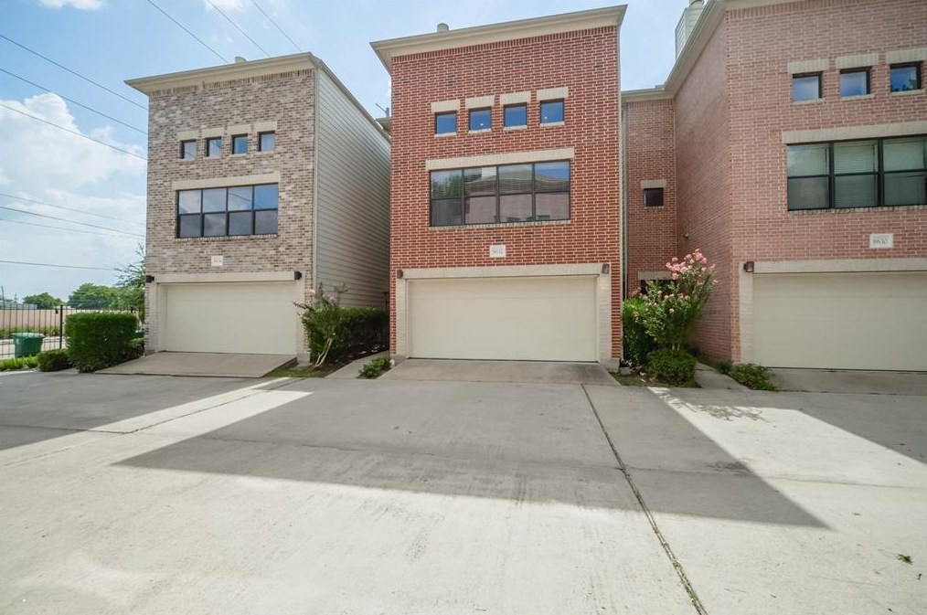 8632 Meadowcroft Dr, Houston, TX 77063
