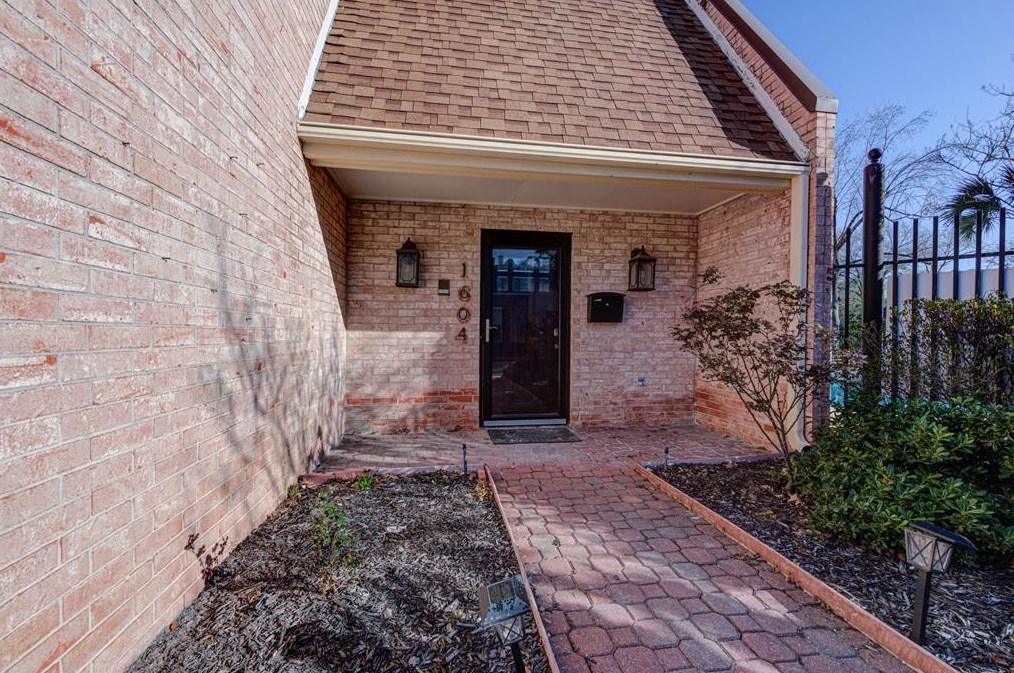 1604 S Gessner Rd, Houston, TX 77063