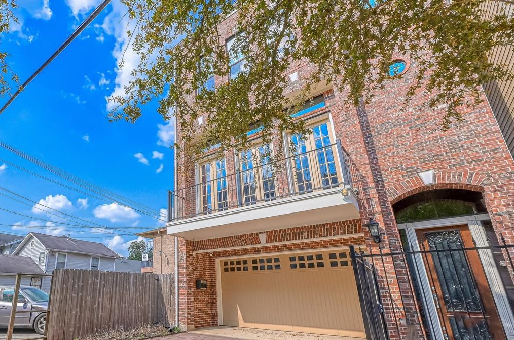 1731 Oakdale St, Houston TX  77004-5932 exterior