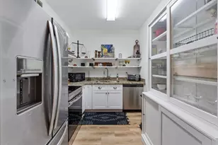 2100 Tanglewilde St, Houston, TX 77063 - Photo 8