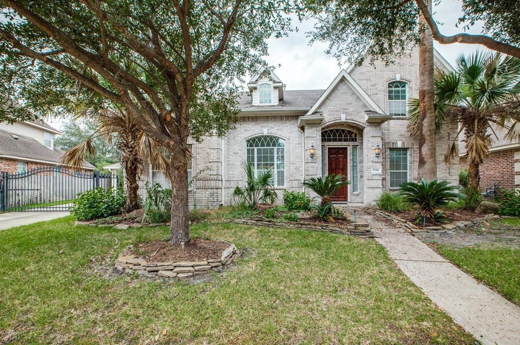 17406 Pinecreek Hollow Ln, Houston, TX 77095
