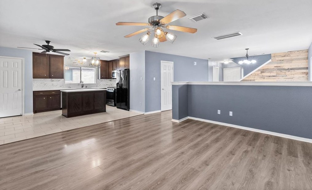 1714 Leafhopper Ln, Conroe, TX 77301