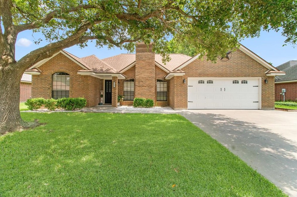 113 Bumelia St, Richwood, TX 77566-5758