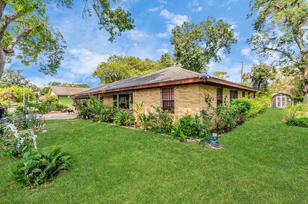 1105 Soren Ln, Houston, TX 77076-4444