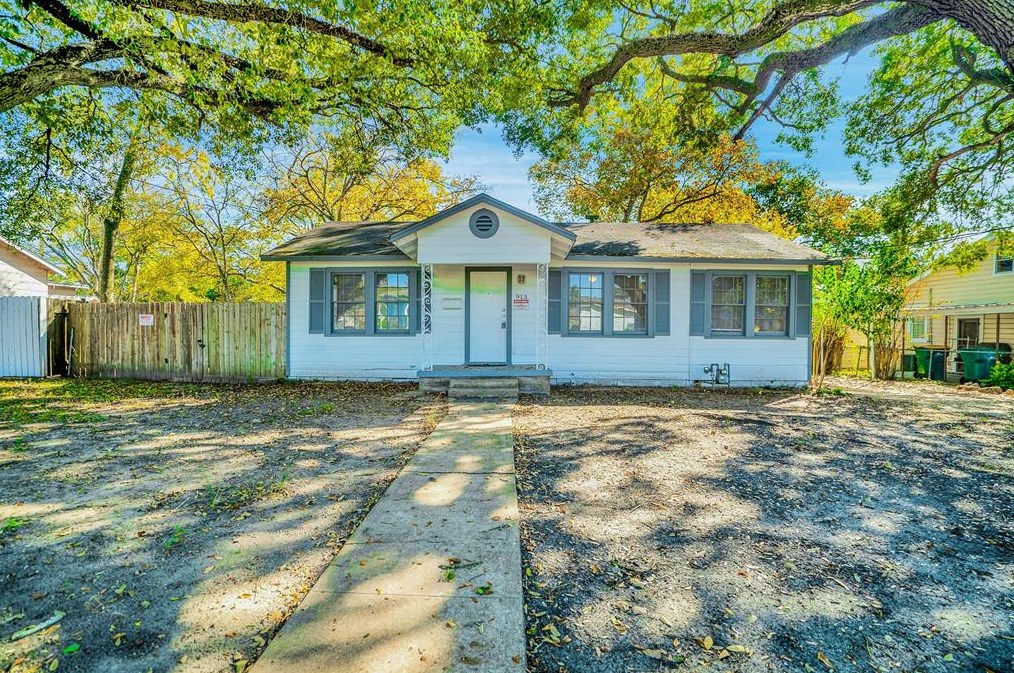 913 Cable St, Conroe, TX 77301