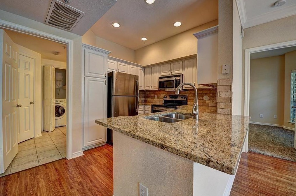 1919 Post Oak Park Dr #5202, Houston, TX 77027