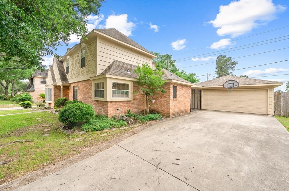 18107 Shadow Valley Dr, Spring TX  77379-3969 exterior
