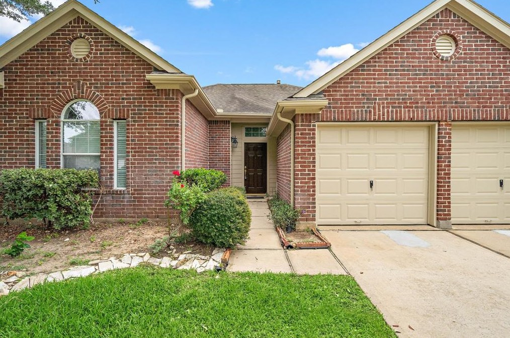 14214 Silver Glade Ln, Sugar Land, TX 77498
