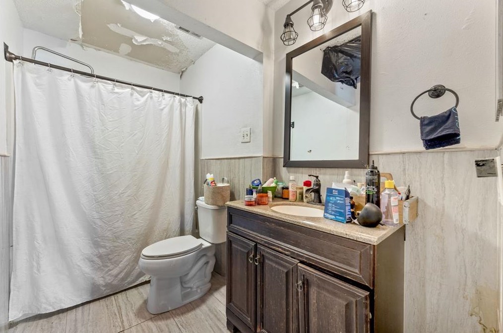 8547 Sands Pt Dr, Houston TX  exterior