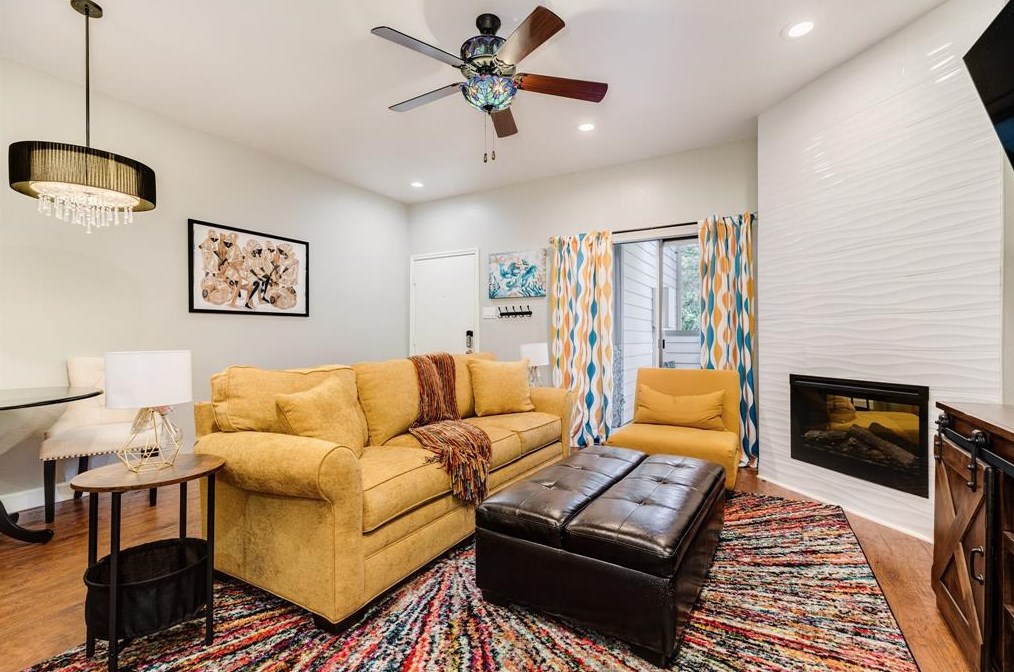 7103 N Holiday Dr, Galveston, TX 77550