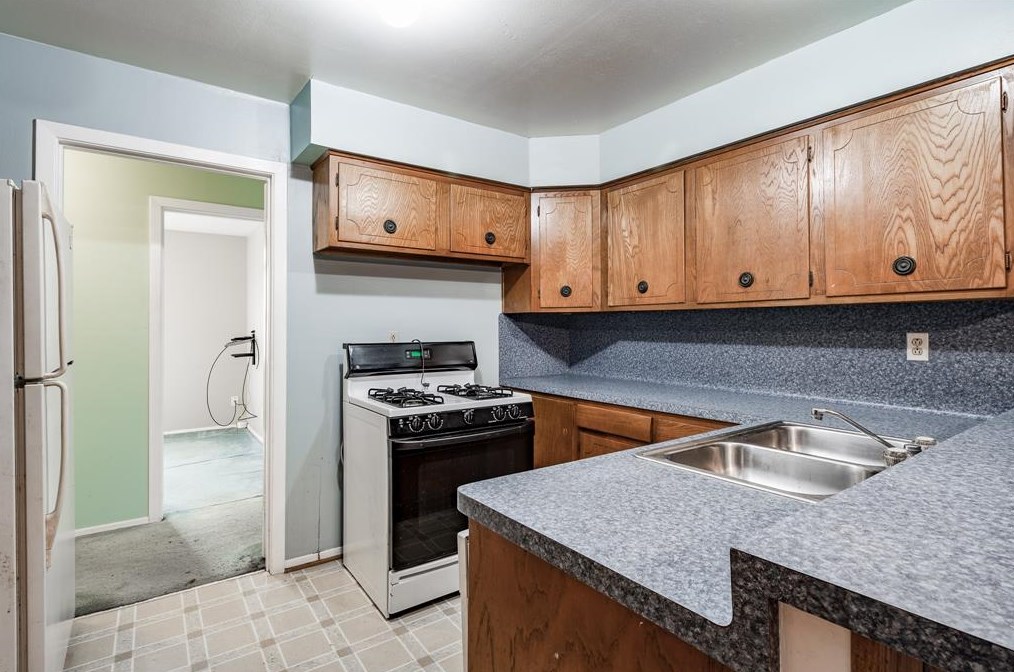 10411 Dunvegan Way, Houston TX  77013-5505 exterior