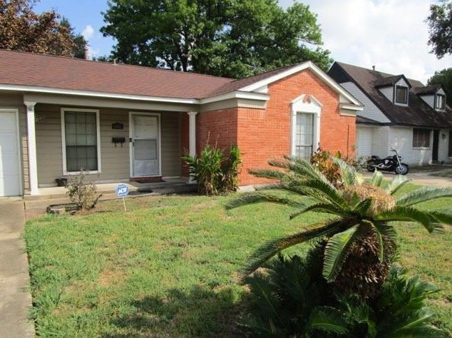 10411 Dunvegan Way, Houston TX  77013-5310 exterior