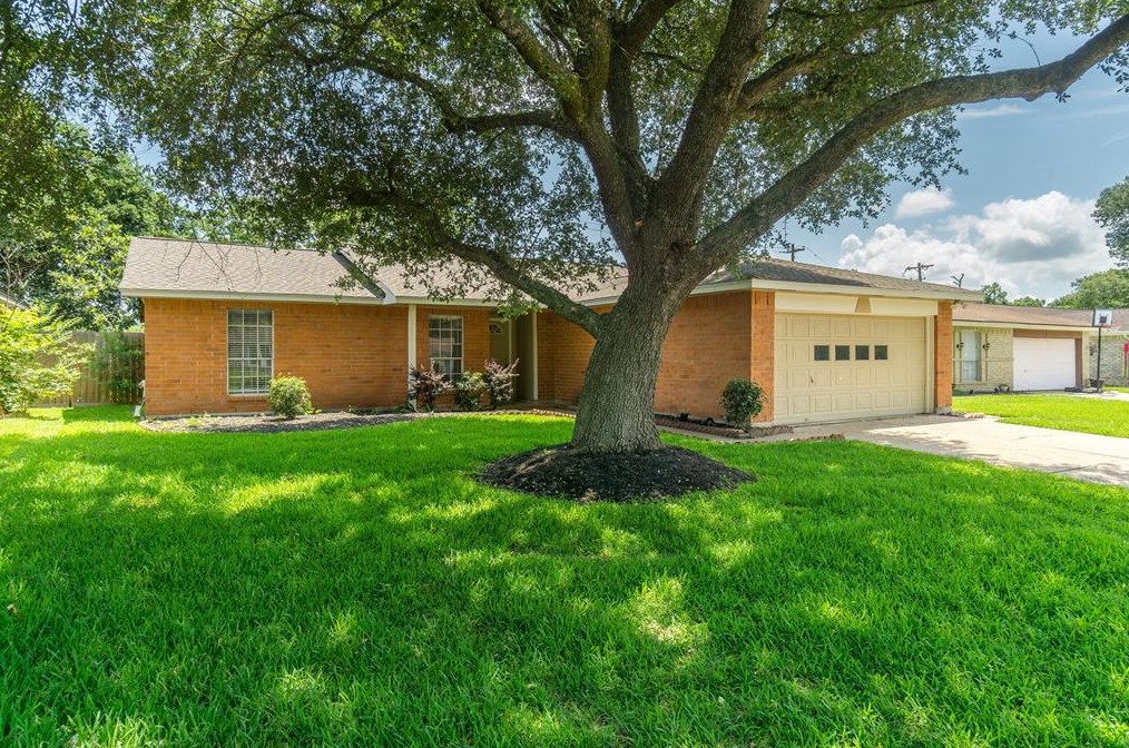 6128 Brookdale Dr, League City, TX 77573-1615