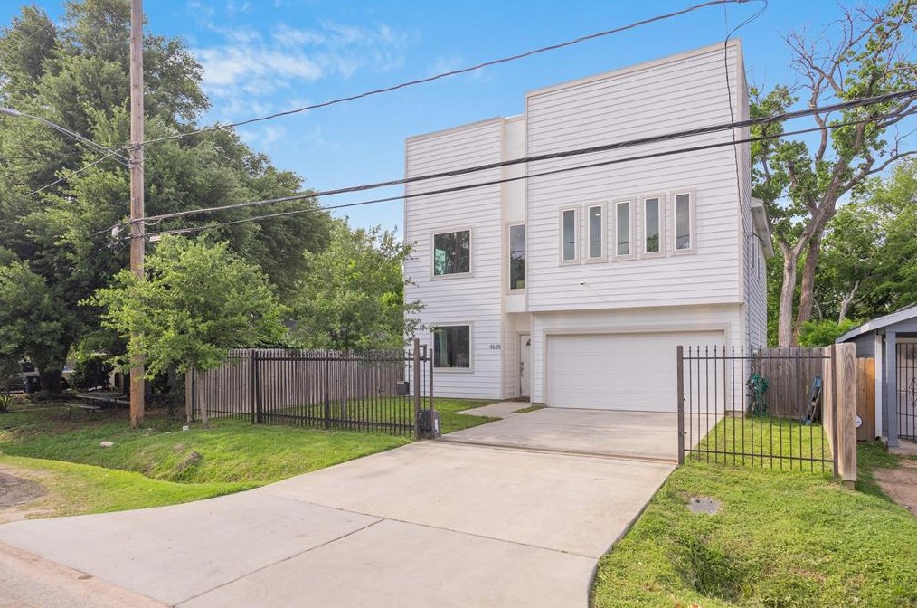 4625 Mallow St, Houston, TX 77051-2839