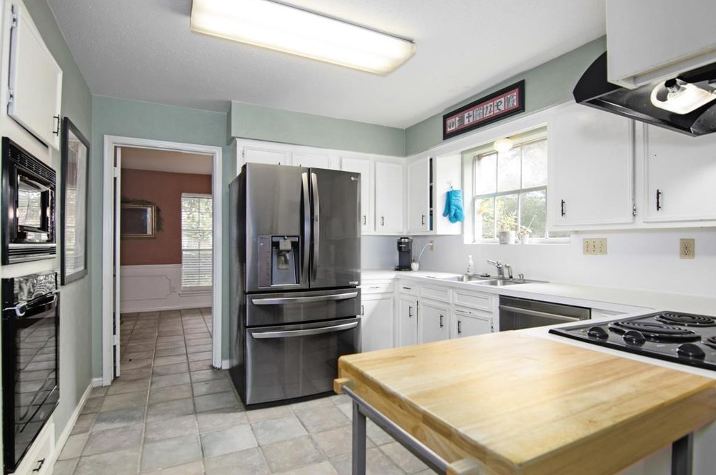 16438 Glenshannon Dr, Houston, TX 77059-6007