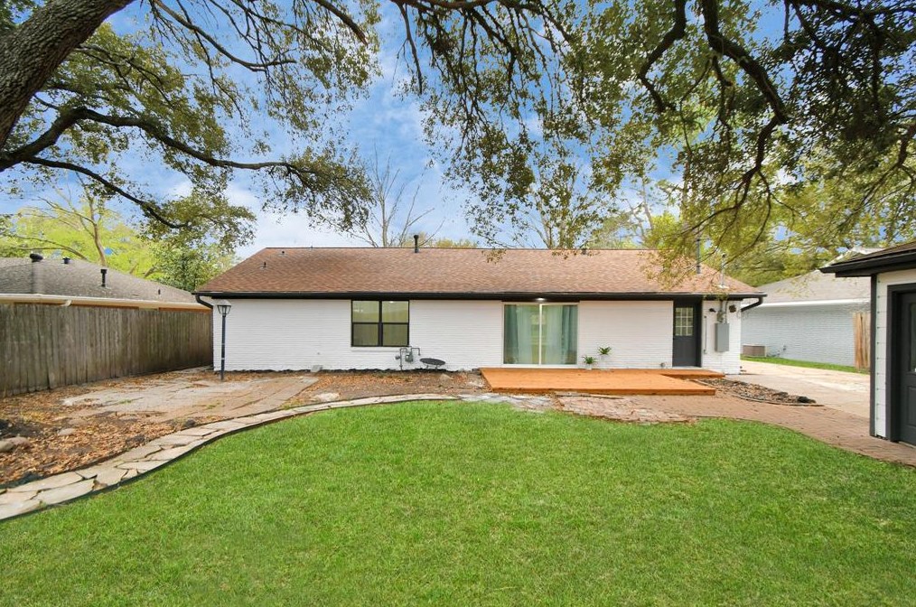 5510 Braesvalley Dr, Houston TX  77096-2911 exterior