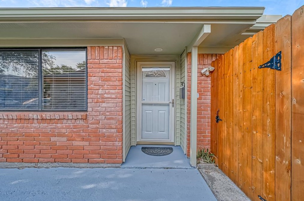 1420 Ramada Dr, Houston TX  77062-5908 exterior