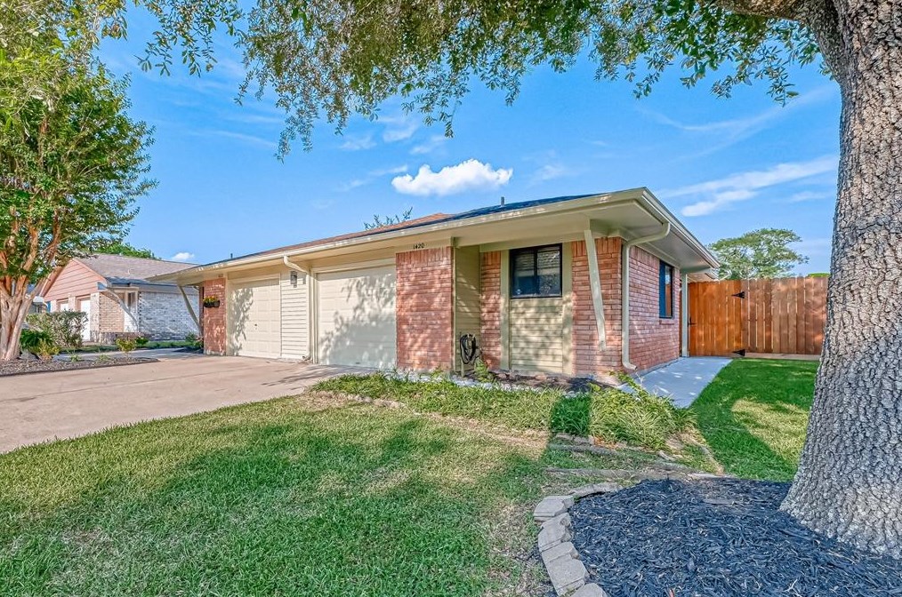 1420 Ramada Dr, Houston, TX 77062