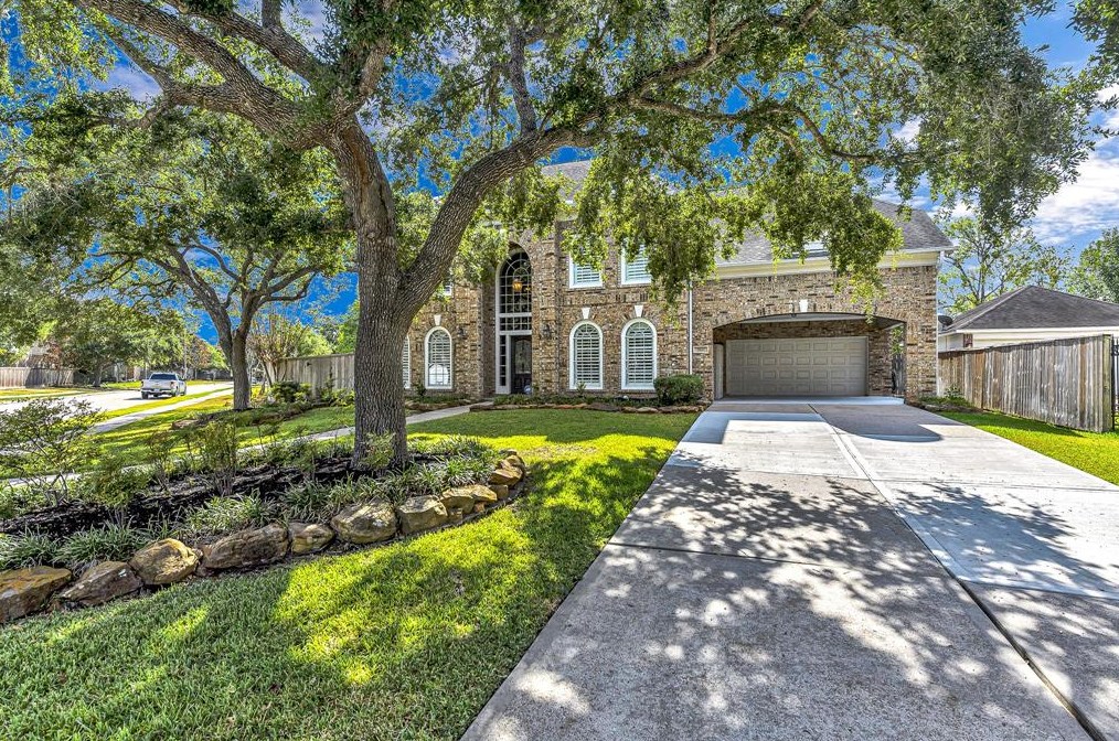7622 Northwoods Dr, Sugar Land, TX 77479-6426
