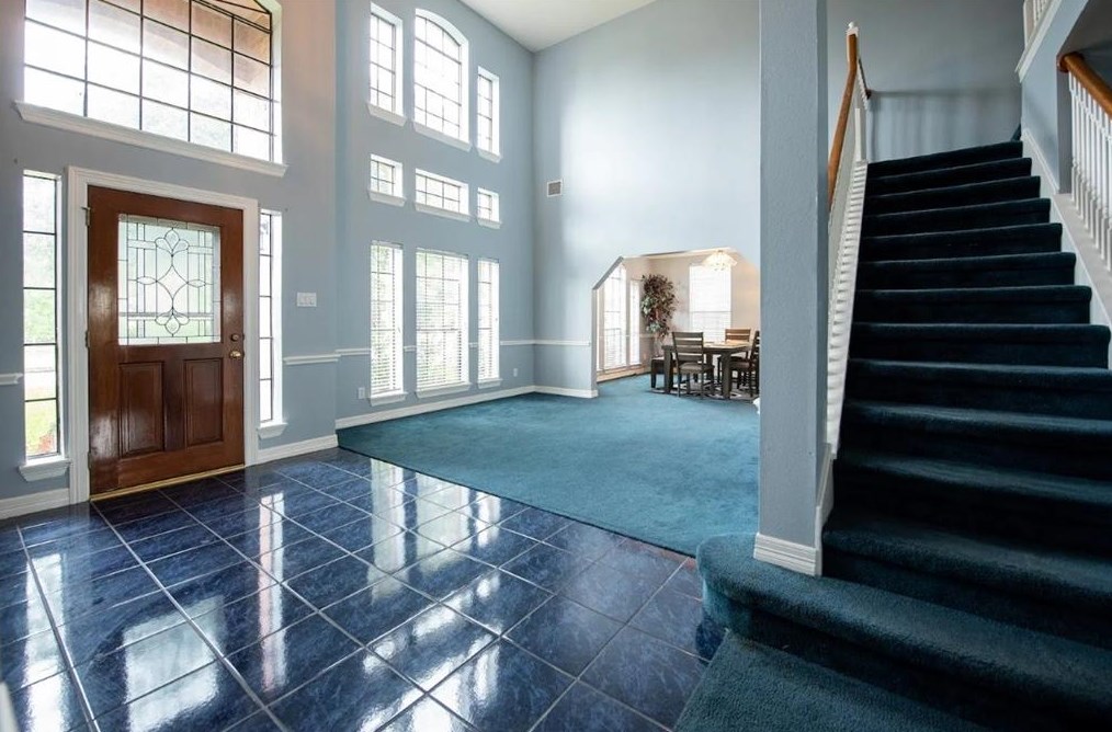 318 Magnolia Grove Ln, Houston, TX 77049